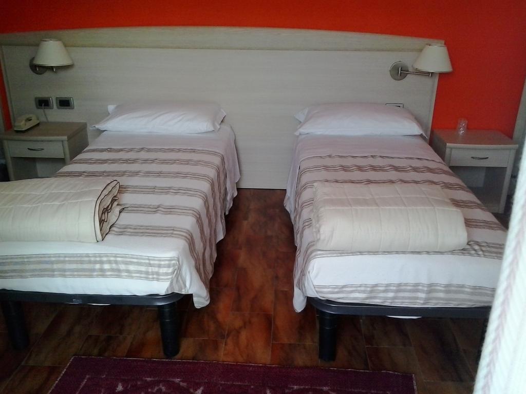 פרג'ינה ולסוגאנה Hotel Pizzeria Mezzolago חדר תמונה