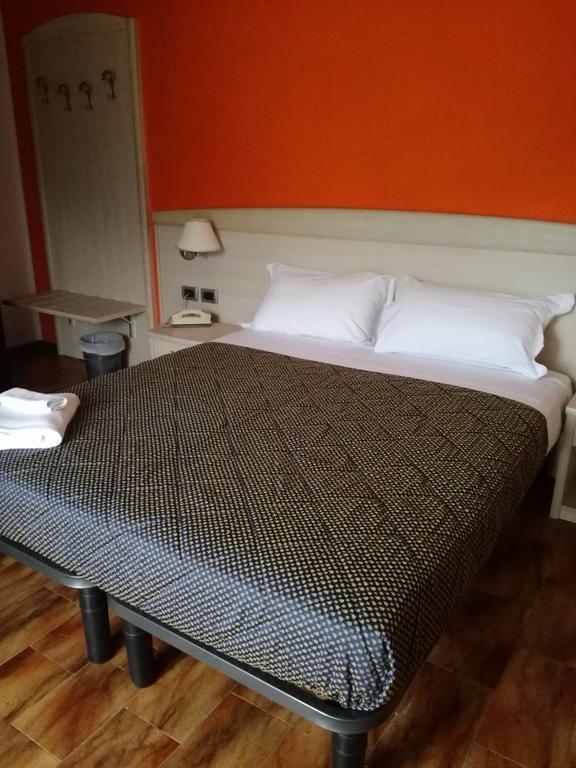 פרג'ינה ולסוגאנה Hotel Pizzeria Mezzolago מראה חיצוני תמונה