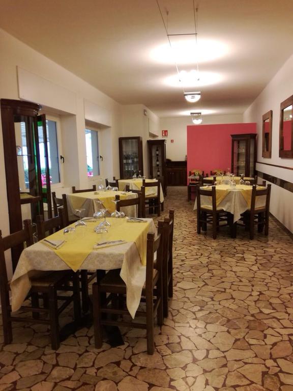 פרג'ינה ולסוגאנה Hotel Pizzeria Mezzolago מראה חיצוני תמונה