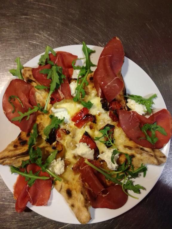 פרג'ינה ולסוגאנה Hotel Pizzeria Mezzolago מראה חיצוני תמונה