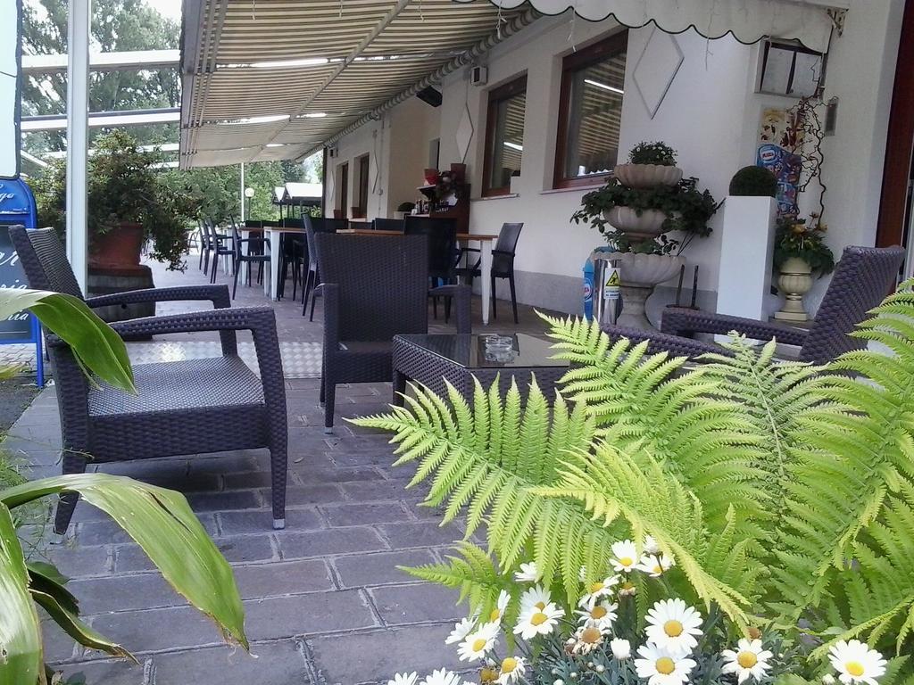 פרג'ינה ולסוגאנה Hotel Pizzeria Mezzolago מראה חיצוני תמונה