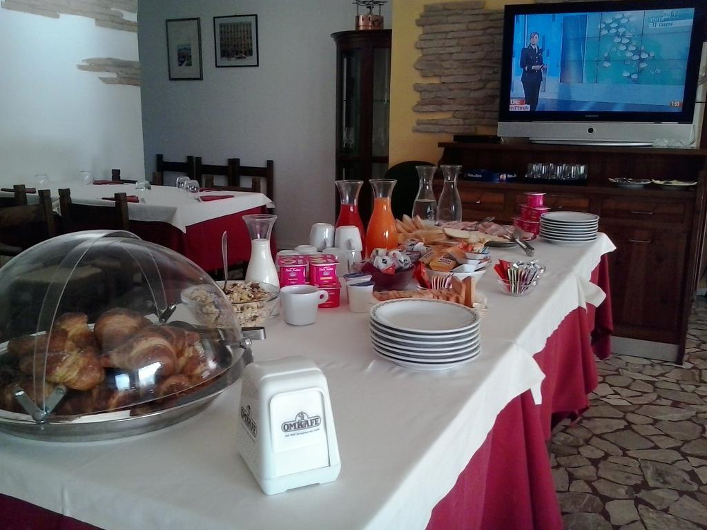 פרג'ינה ולסוגאנה Hotel Pizzeria Mezzolago מראה חיצוני תמונה