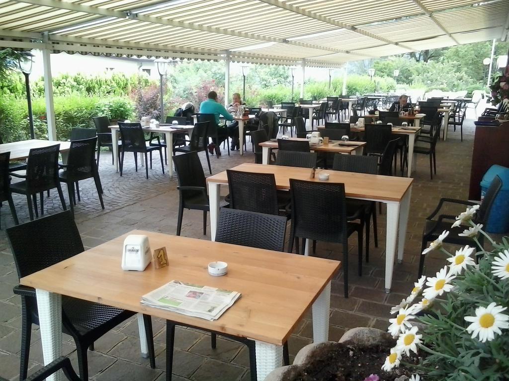 פרג'ינה ולסוגאנה Hotel Pizzeria Mezzolago מראה חיצוני תמונה